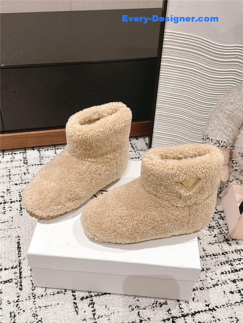 Pra*a shearling booties beige