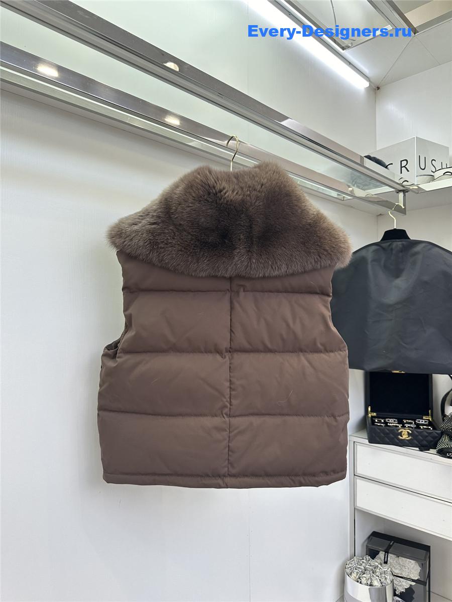 L0r0 P1ana white goose down vest