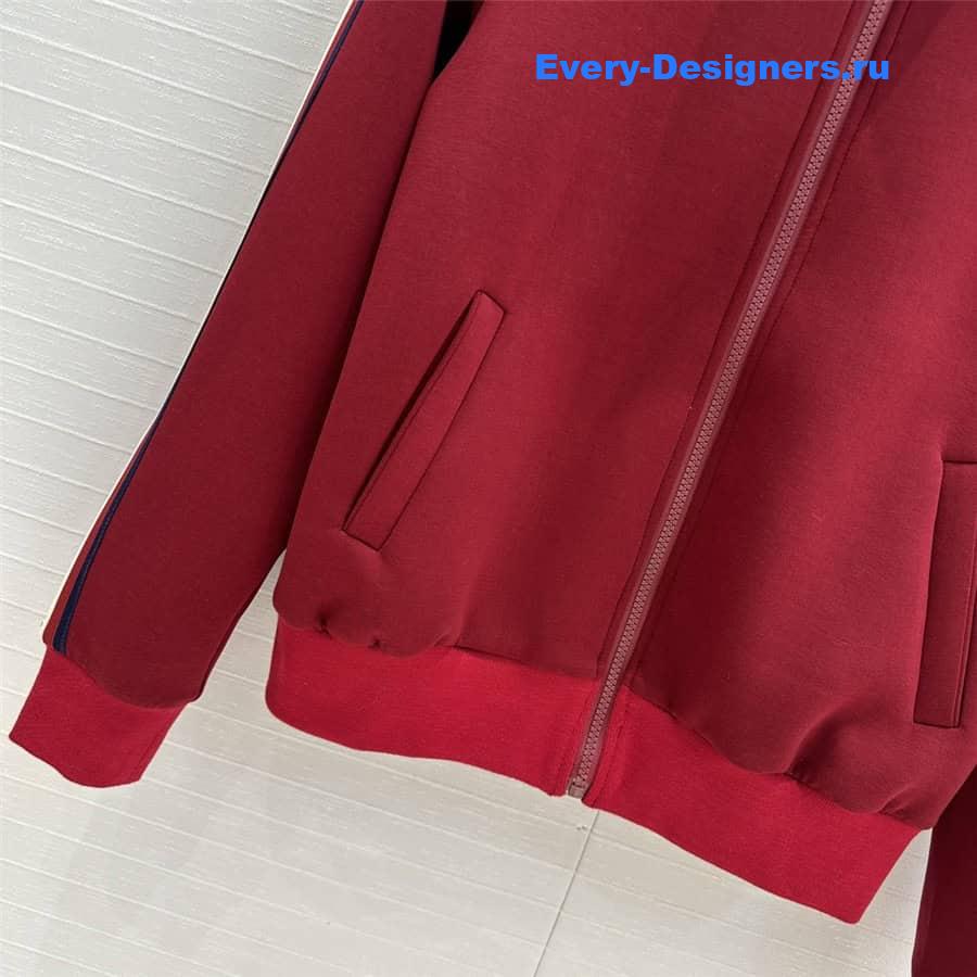 M1um1u sports suit