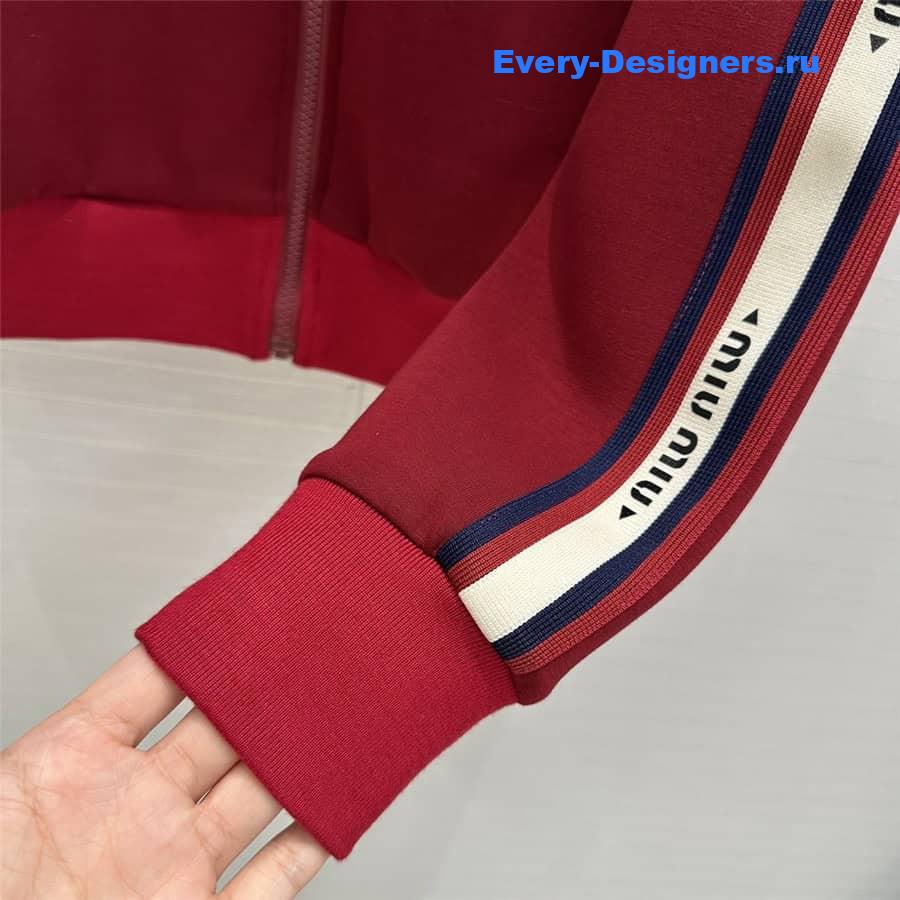 M1um1u sports suit