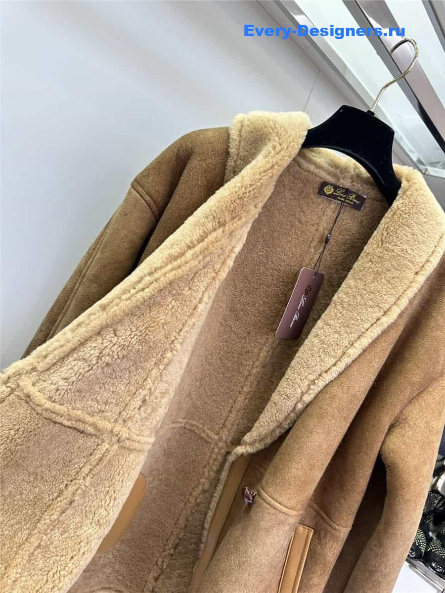 L0r0 P1ana fur coat