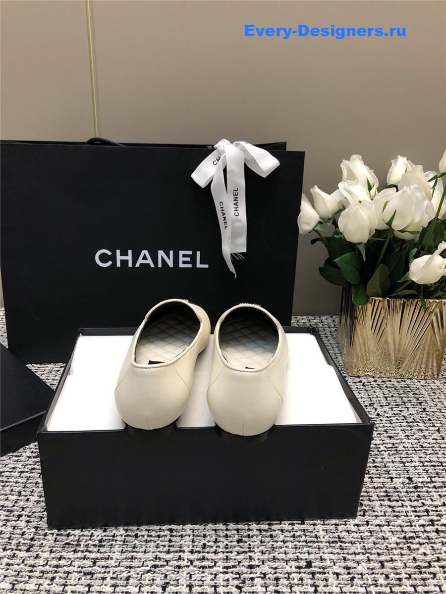 Ch**el white silk lambskin cc logo flat loafers