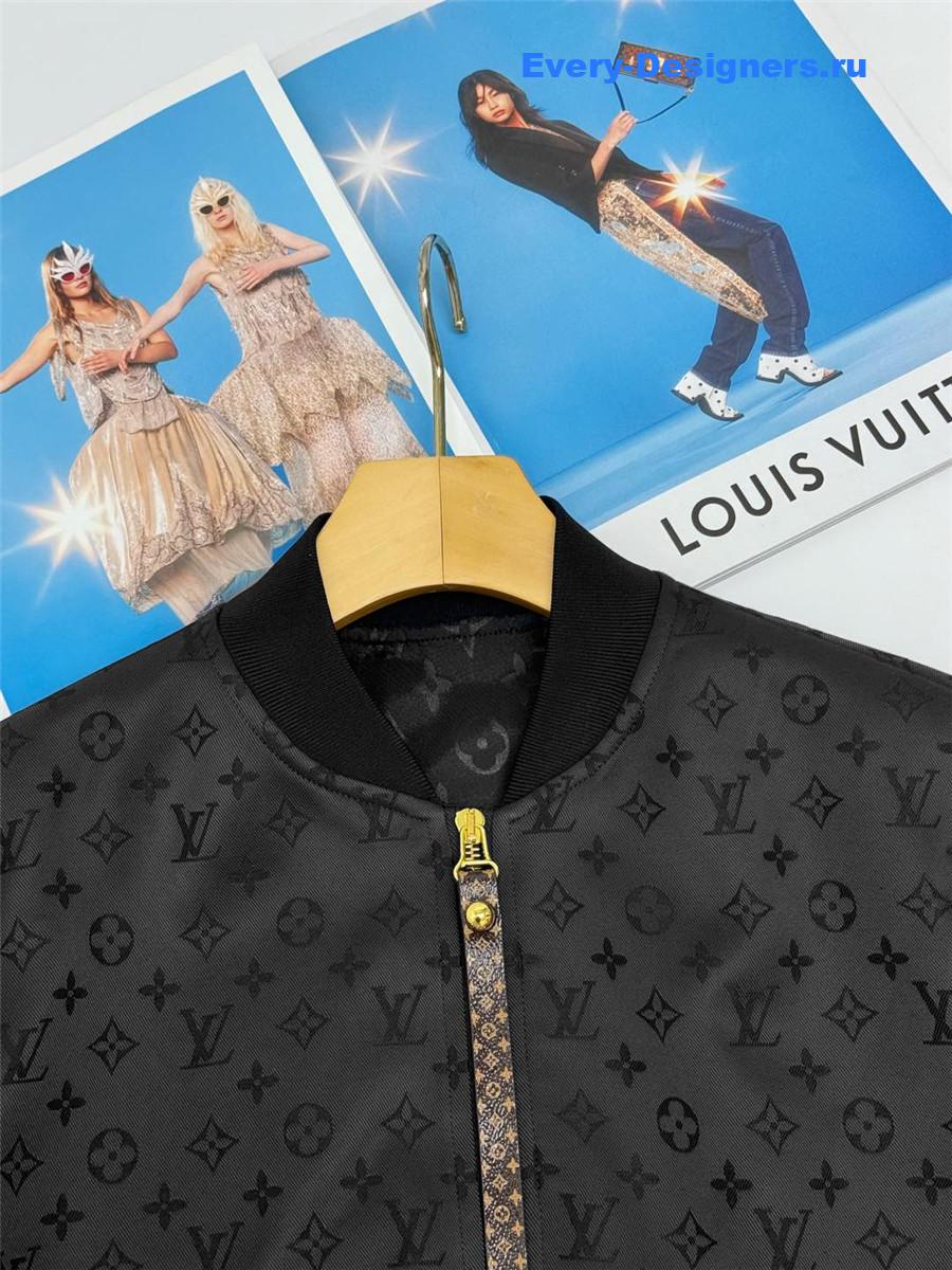 l0vis Vvtt0n embossed monogram zip-up jacket