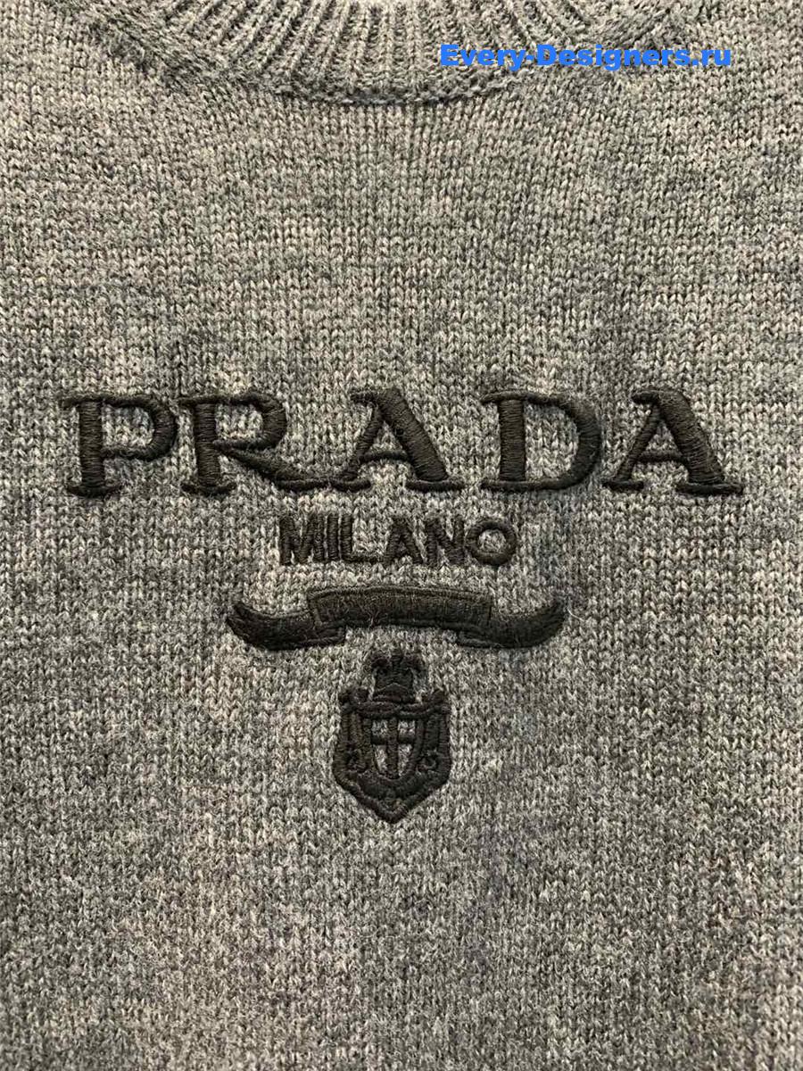 Pra*a grey embroidered logo short sleeve top