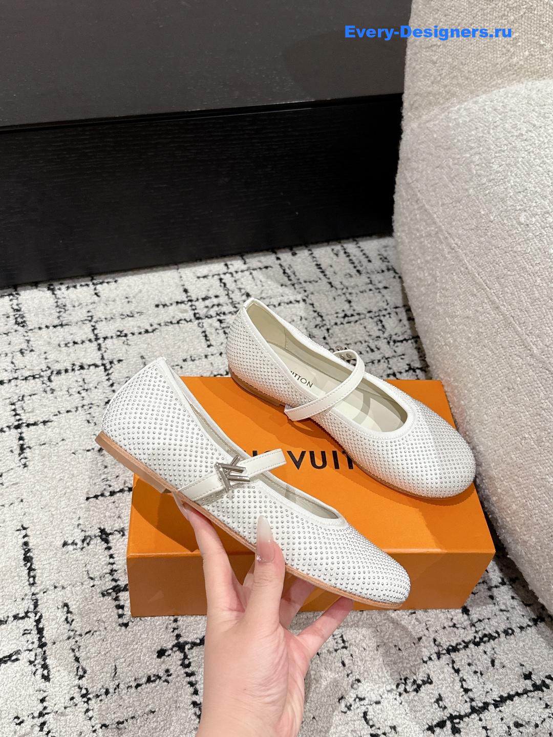l0vis Vvtt0n white romy flats