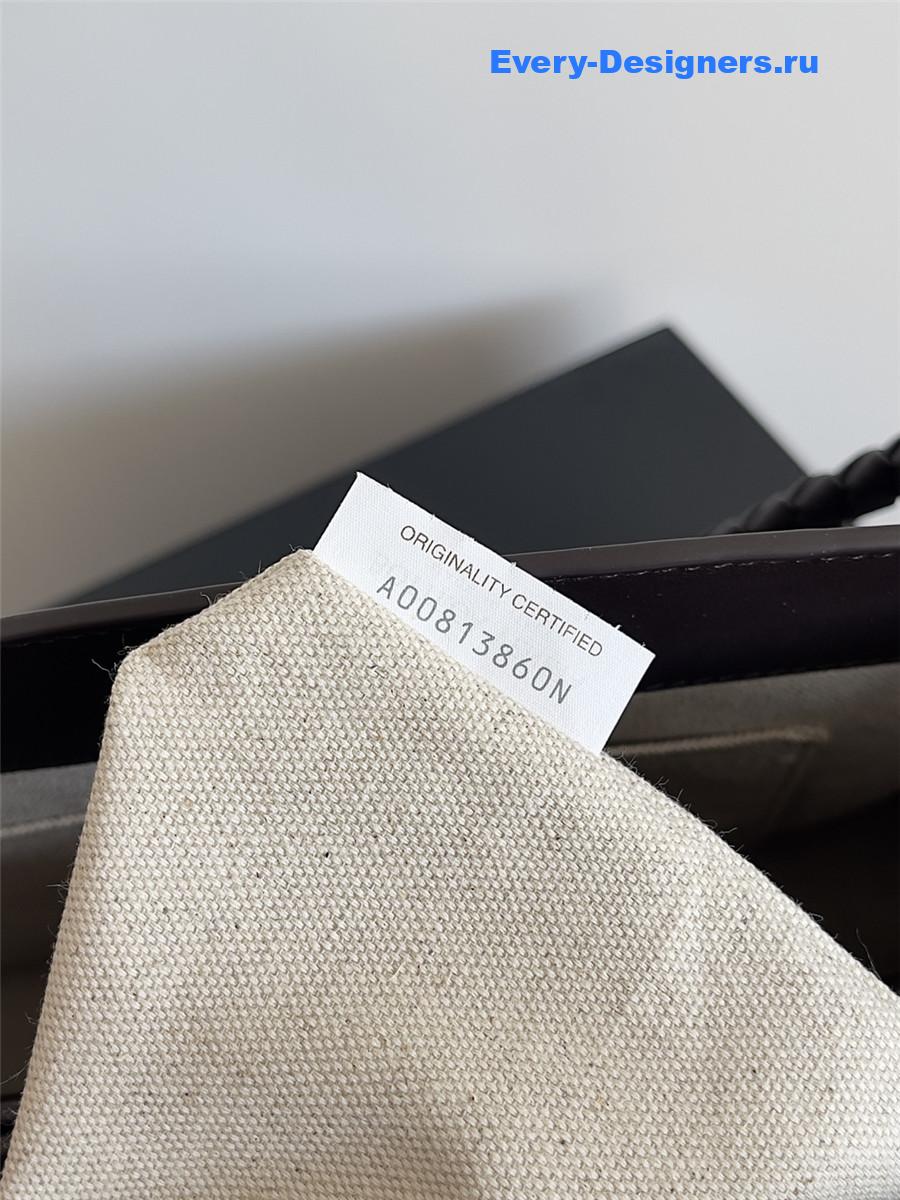 b0tt*ga Ven*ta andiamo leather messenger bag