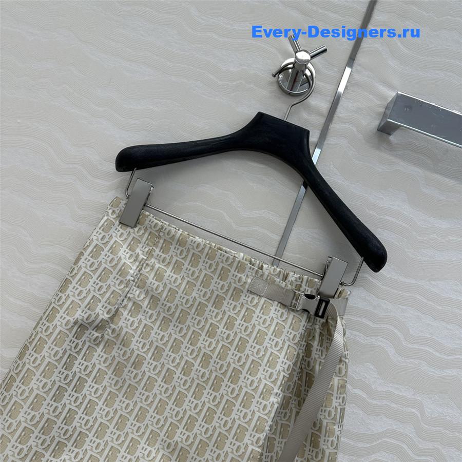 D10r oblique skort