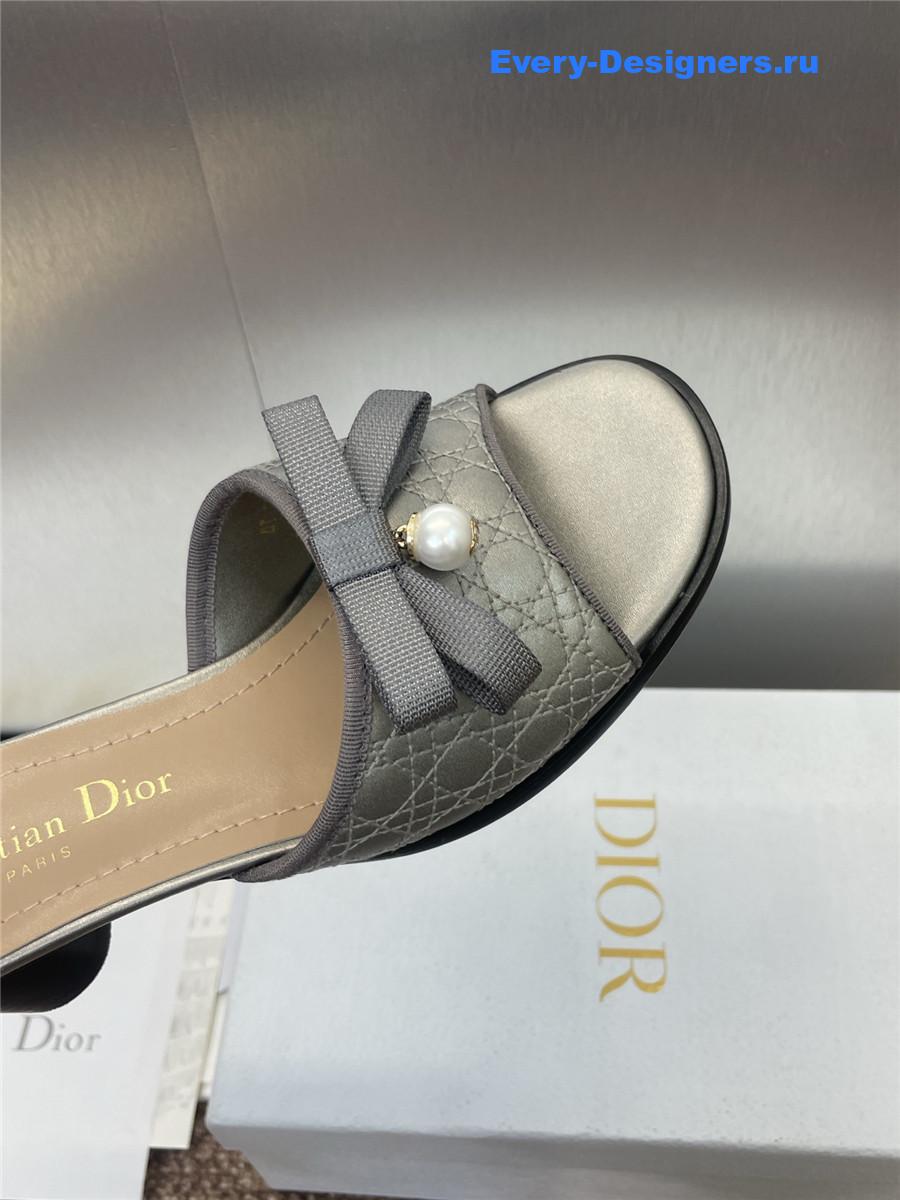 D10r grey platform slides