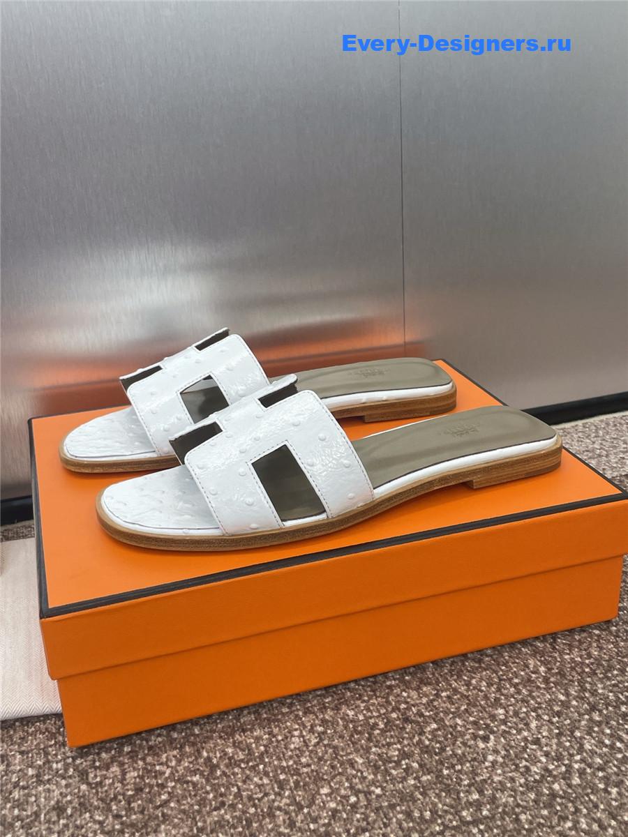 H**me5 white ostrich oran sandals