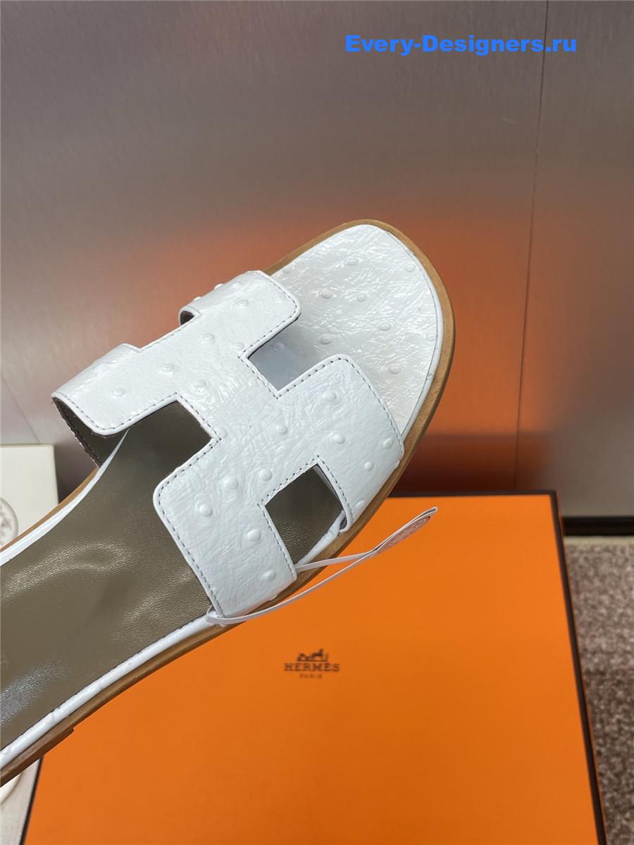 H**me5 white ostrich oran sandals