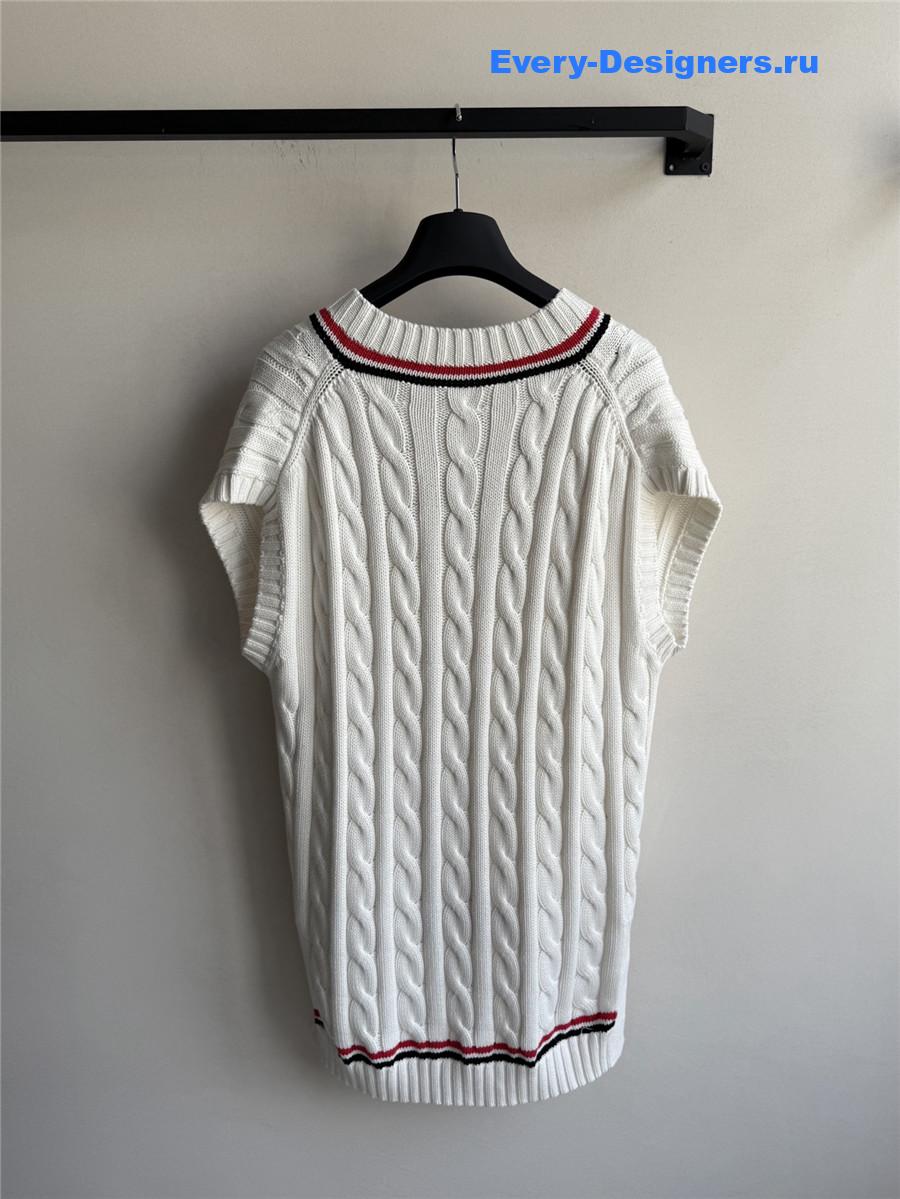 D10r white oversized sweater vest