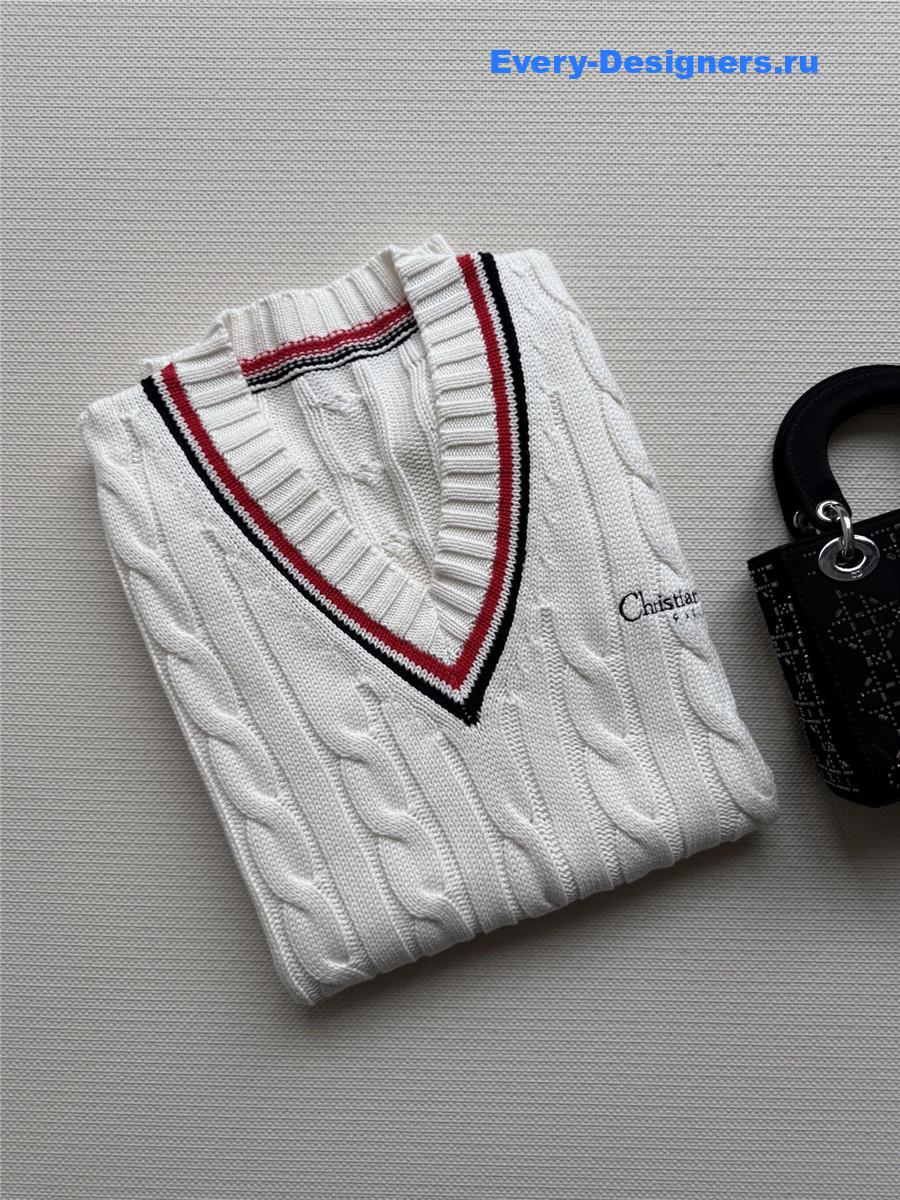 D10r white oversized sweater vest