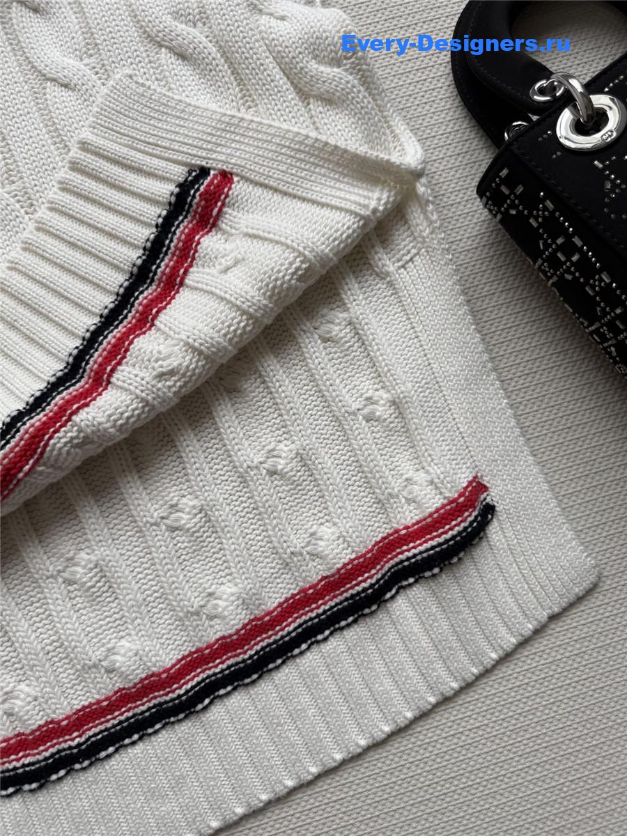 D10r white oversized sweater vest