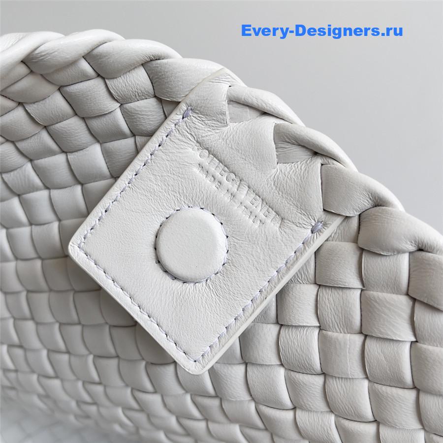 b0tt*ga Ven*ta white pipe bag