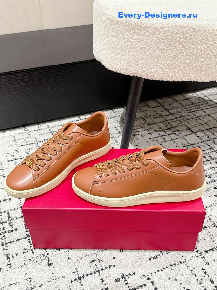 Va1e*ntin0 rockstud brown sneakers