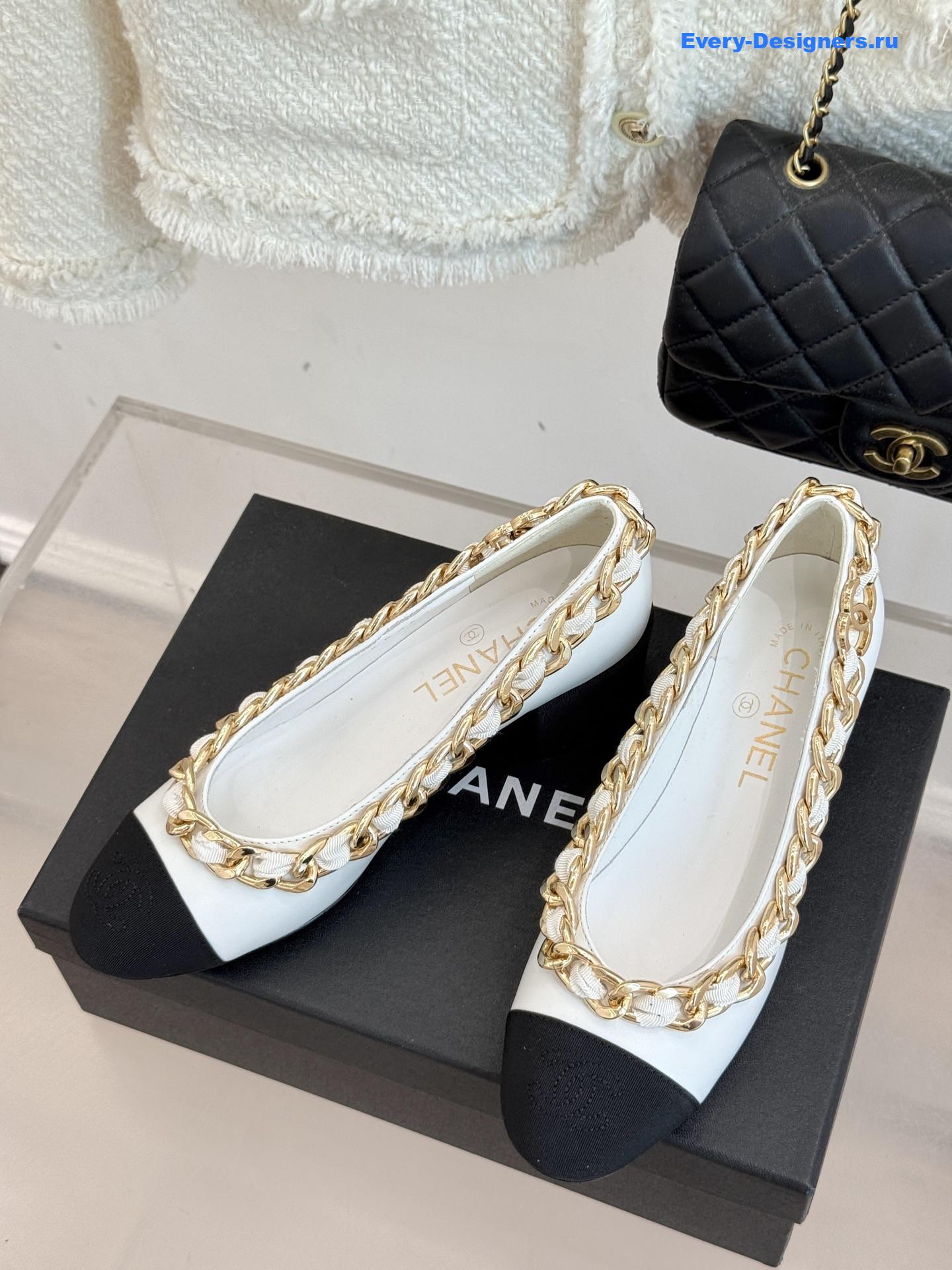 Ch**el white tweed chain pumps