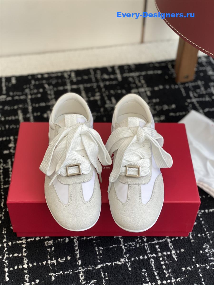roger u1u1er viv’ low white suede sneakers