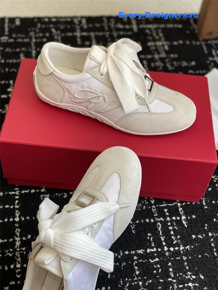 roger u1u1er viv’ low white suede sneakers