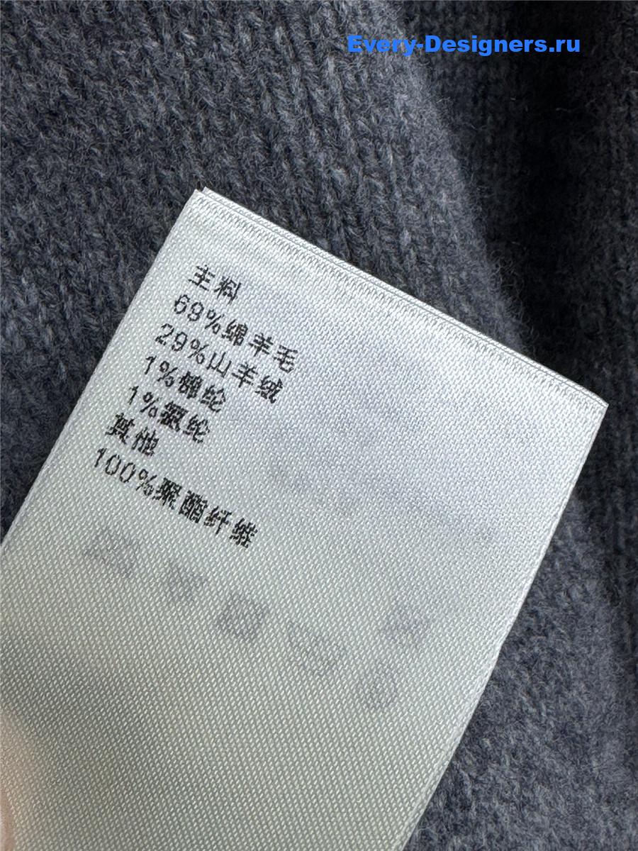 l0vis Vvtt0n gray logo knit sweater