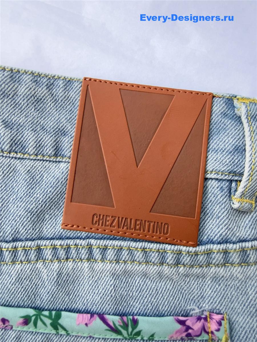 Va1e*ntin0 garavani contrast border denim shorts