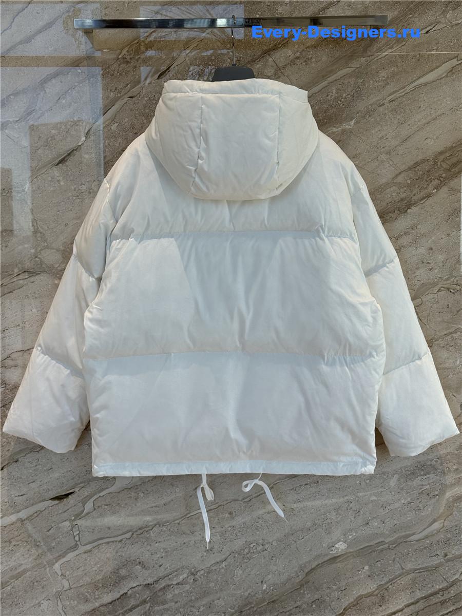 Pra*a white hooded down jacket