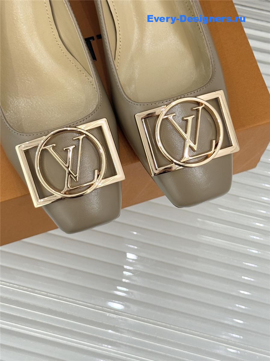 l0vis Vvtt0n beige patent leather heel pumps
