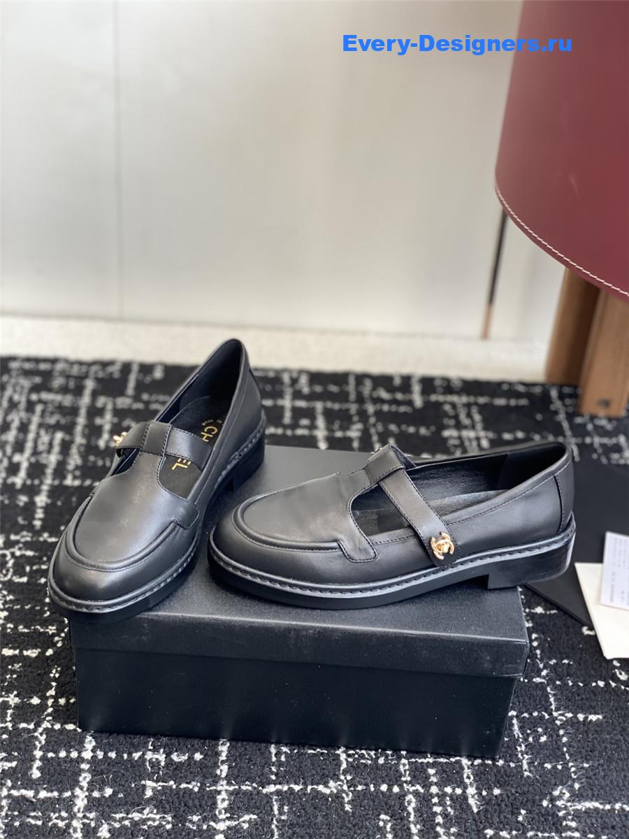 Ch**el black calfskin moccasins