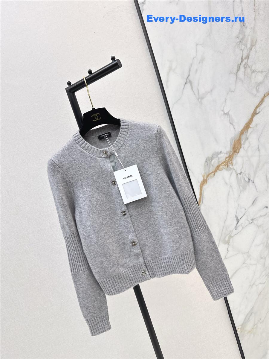 Ch**el logo button grey crew neck knit cardigan